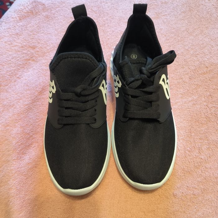 Жіноче.   взуття