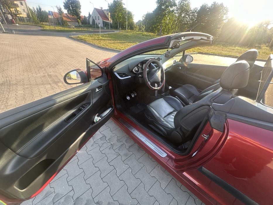 Sprzedam samochód marki Peugeot 207 CC kabriolet.