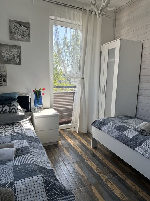 Łóżka z zaglowkiem czarnym 90 cm