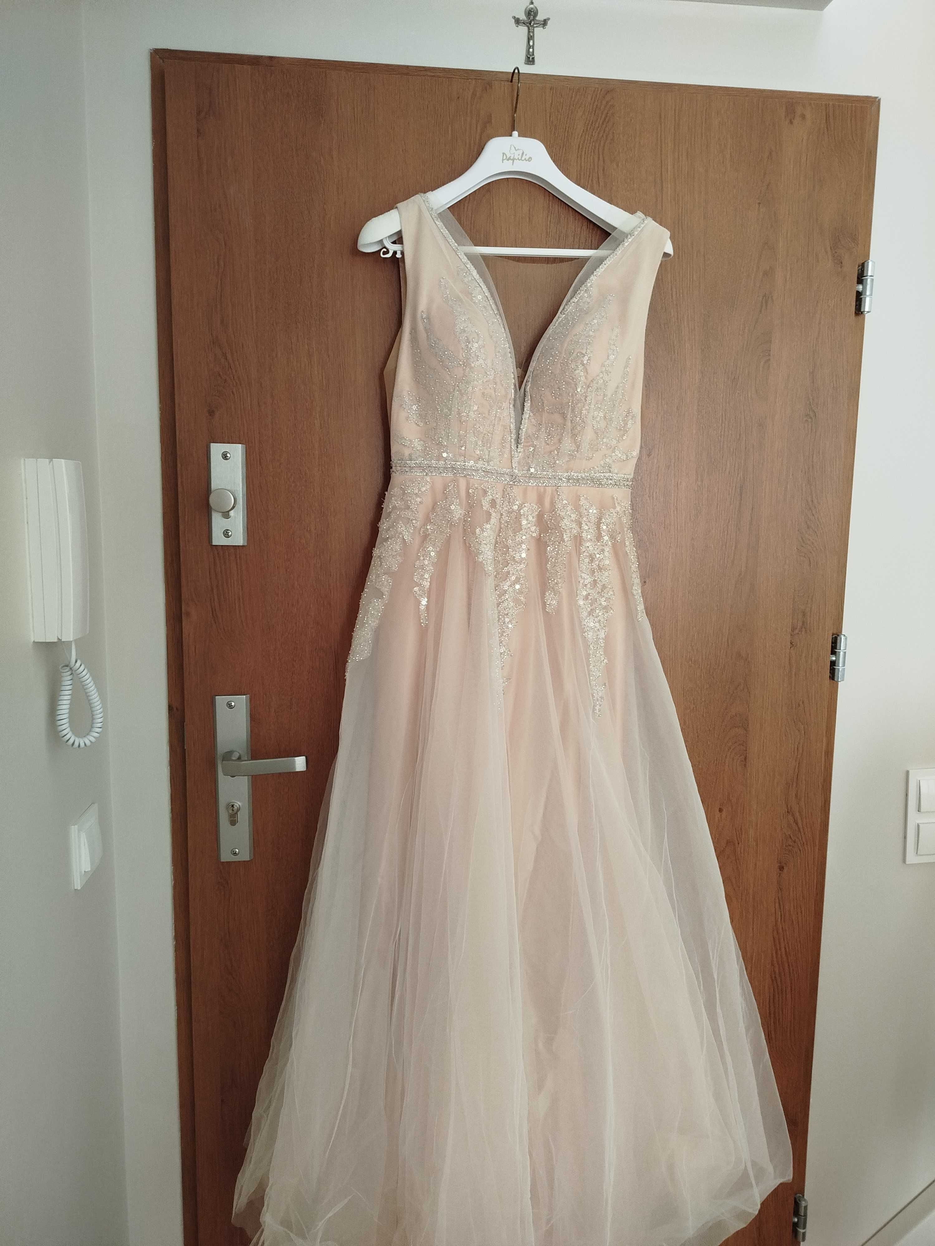 suknia ślubna Papilio 2134 w subtelnym odcieniu brzoskwiowego nude