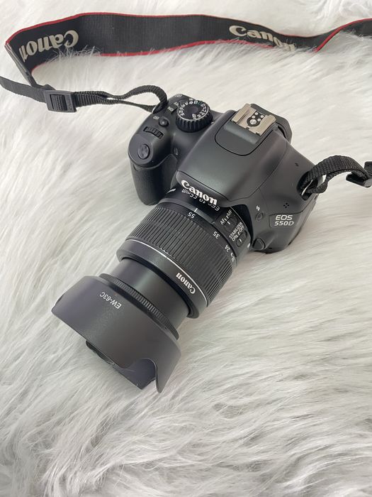 Canon Eos 550D com lente 18-55mm e bolsa