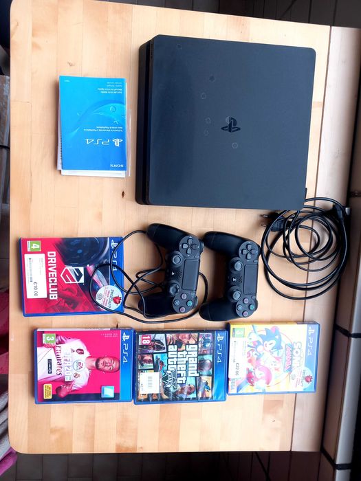 ConsolaPS4 1TB + jogos + 2 comandos