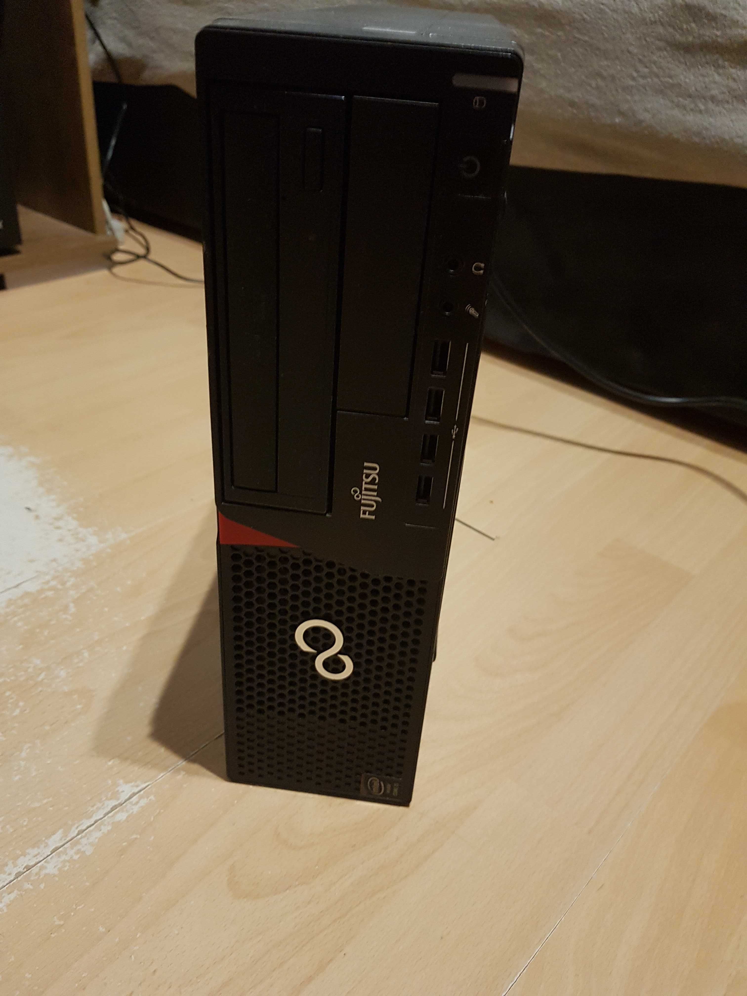 Komputer stacjonarny Fujitsu z systemem Windows 10