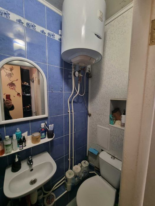 Продам 1 кім кв. вул. Копилівська  10 а на Куренівці