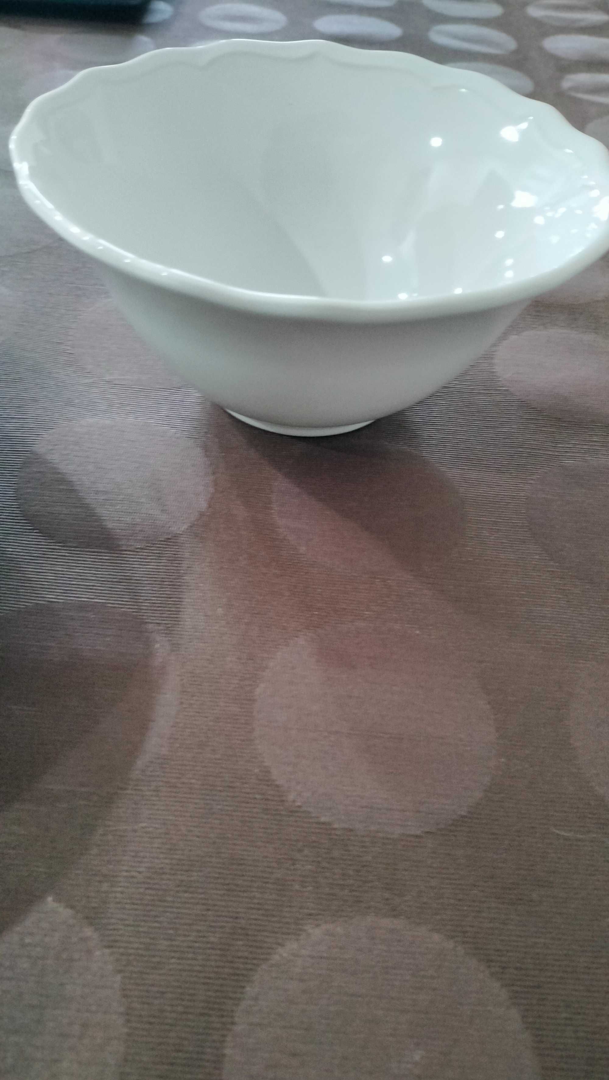 Prato fundo com tigela