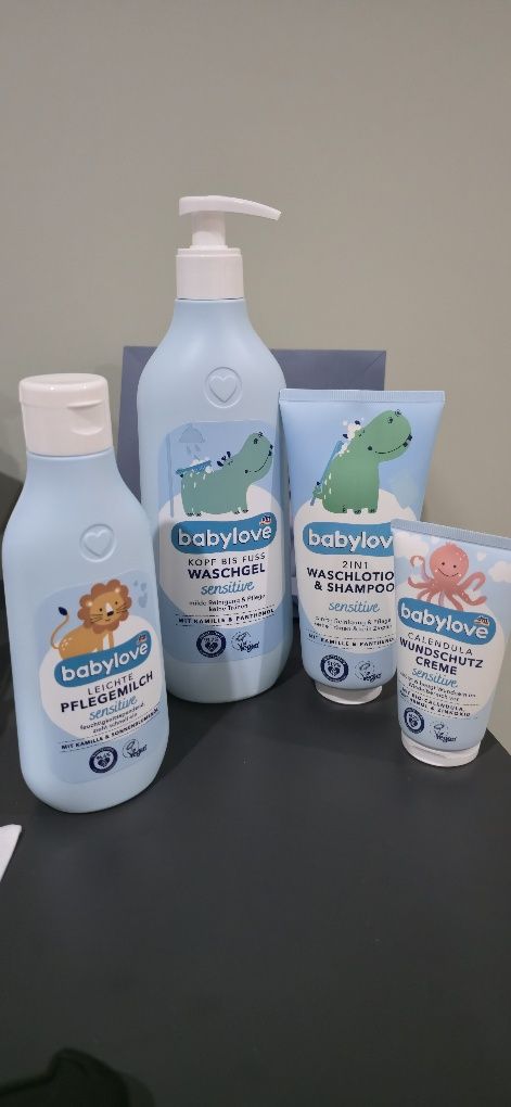 Набор baby love,крем, шампунь, гель, молочко