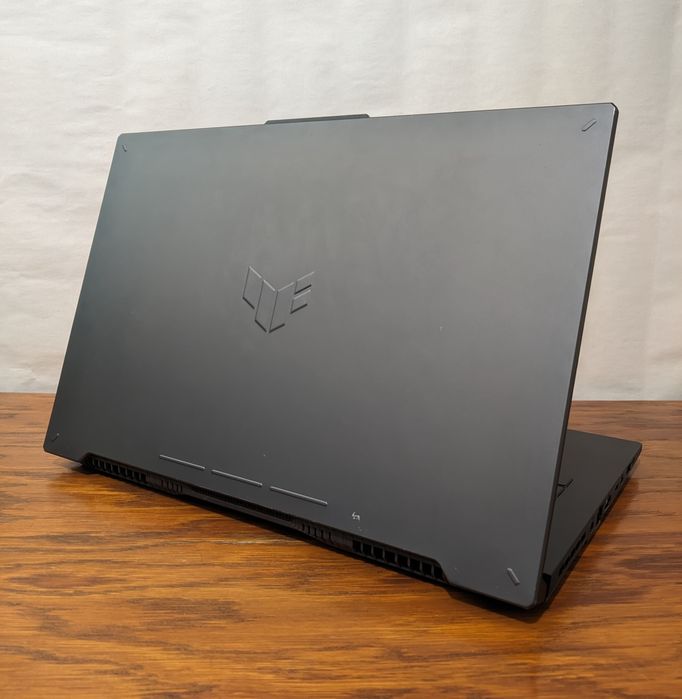 Asus tuf A17 rtx4050 Ryzen 9 7940hs
