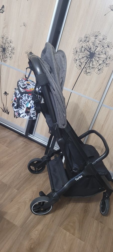 Продам прогулочную коляску Turbo Carrello