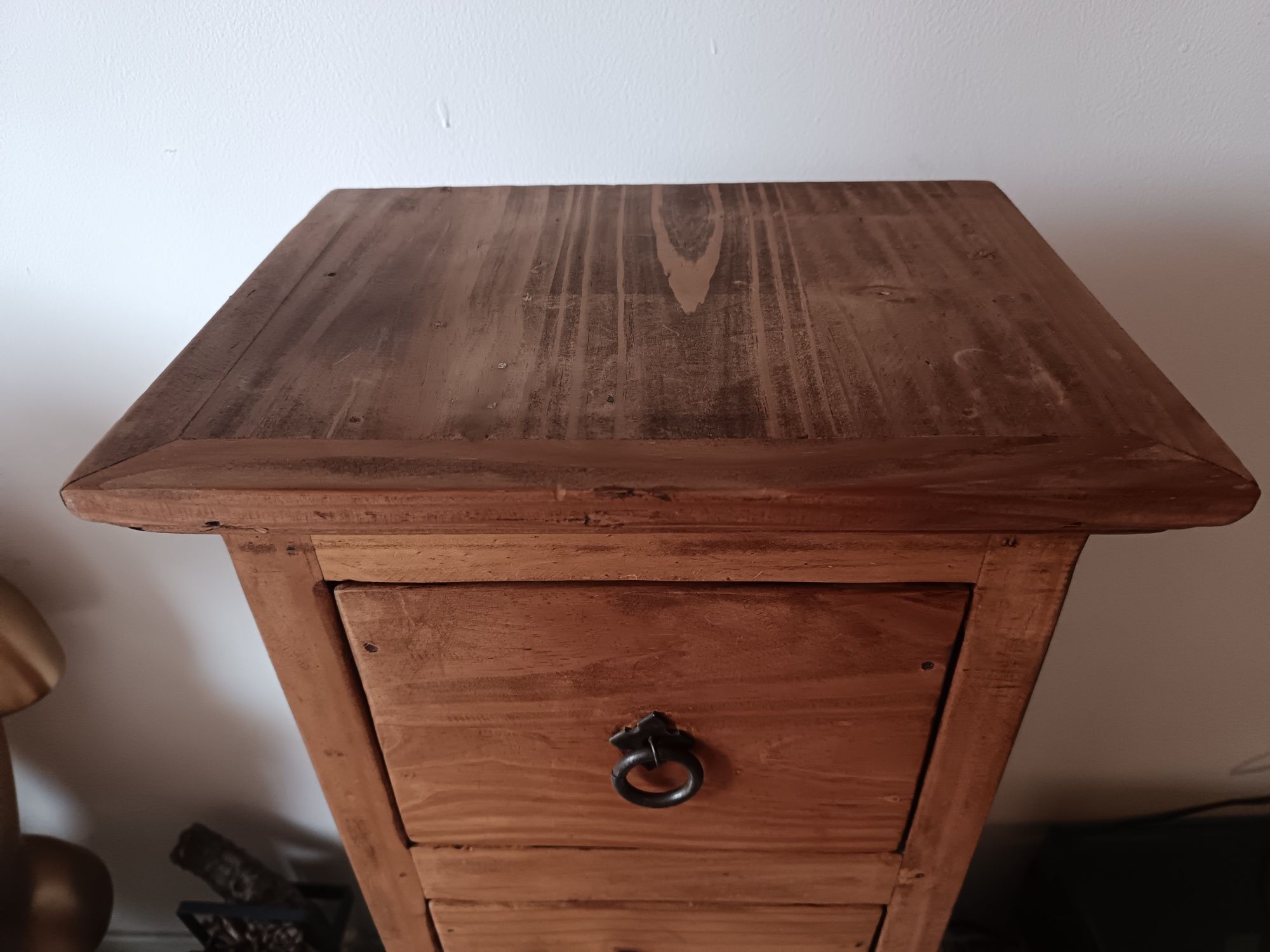 Vendo mesa e móvel rústico