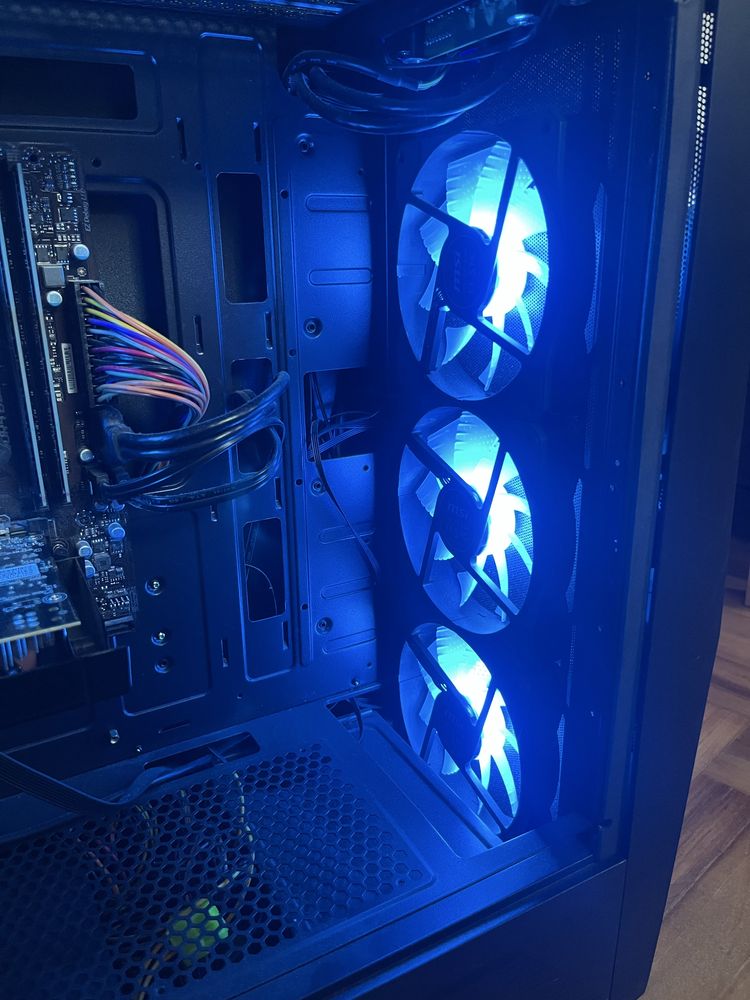 Komputer + myszka i klawiatura. I5-7400, GTX 1050ti, 16gb ram, MSI