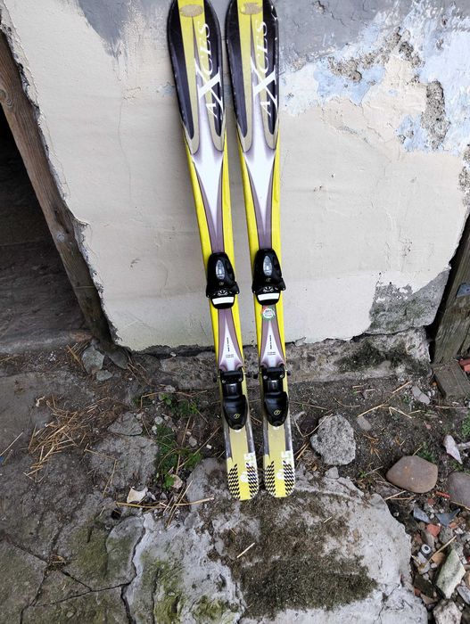 Narty z wiązaniami 120 cm