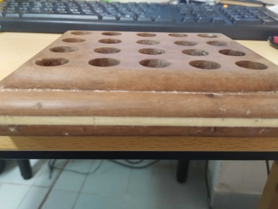 Suporte de Munições em Madeira