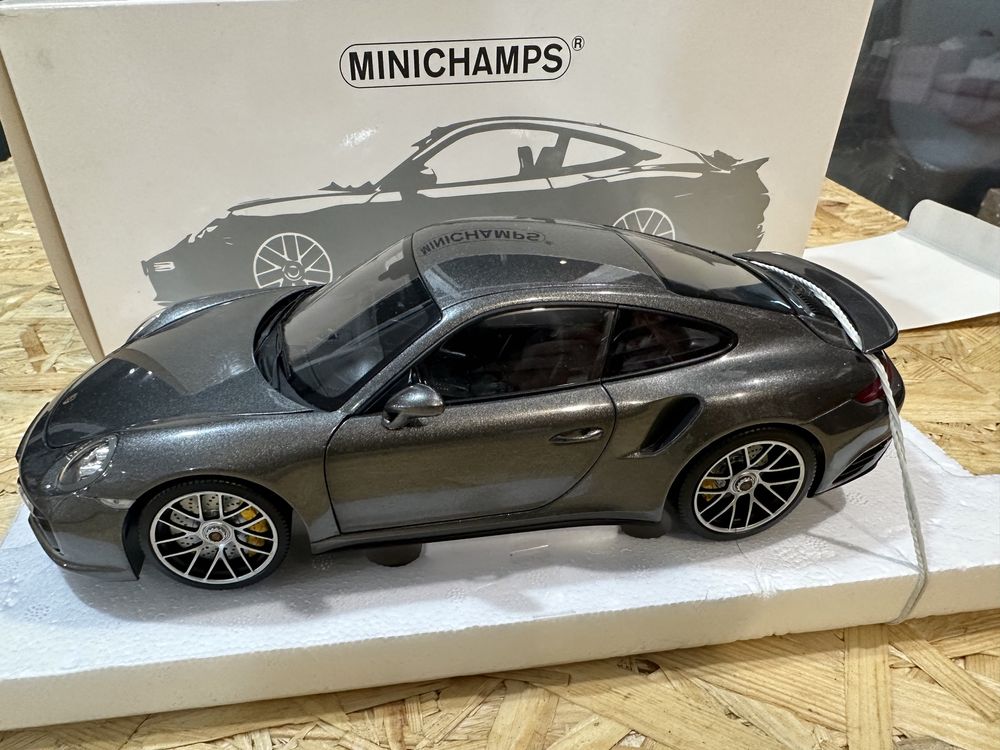 Minichamps Porsche 911 turbo S 2016 no autoart