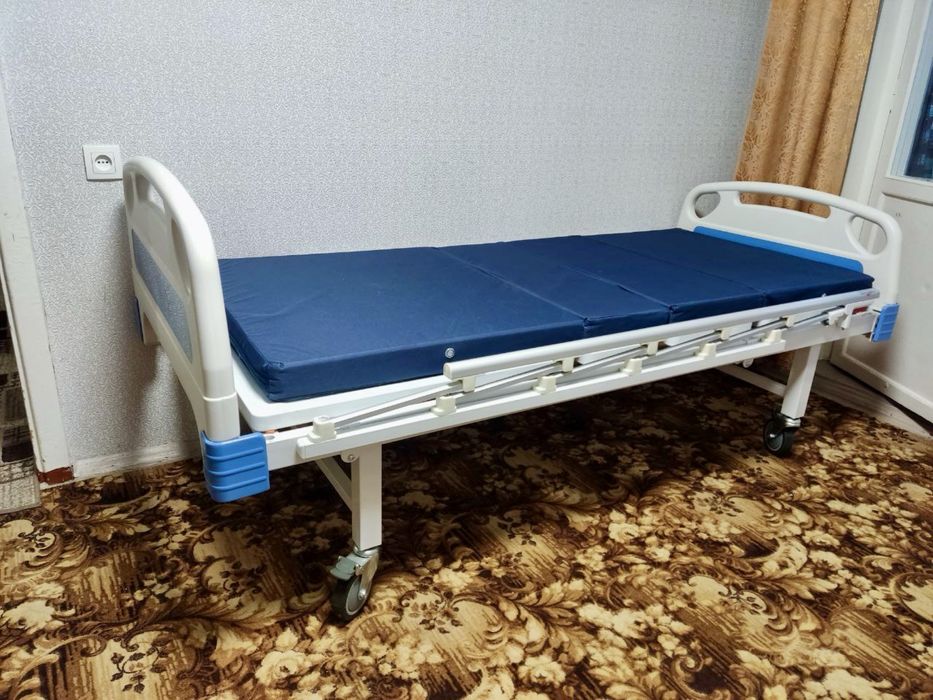 Медичне ліжко YA-M2-3 для лежачих хворих