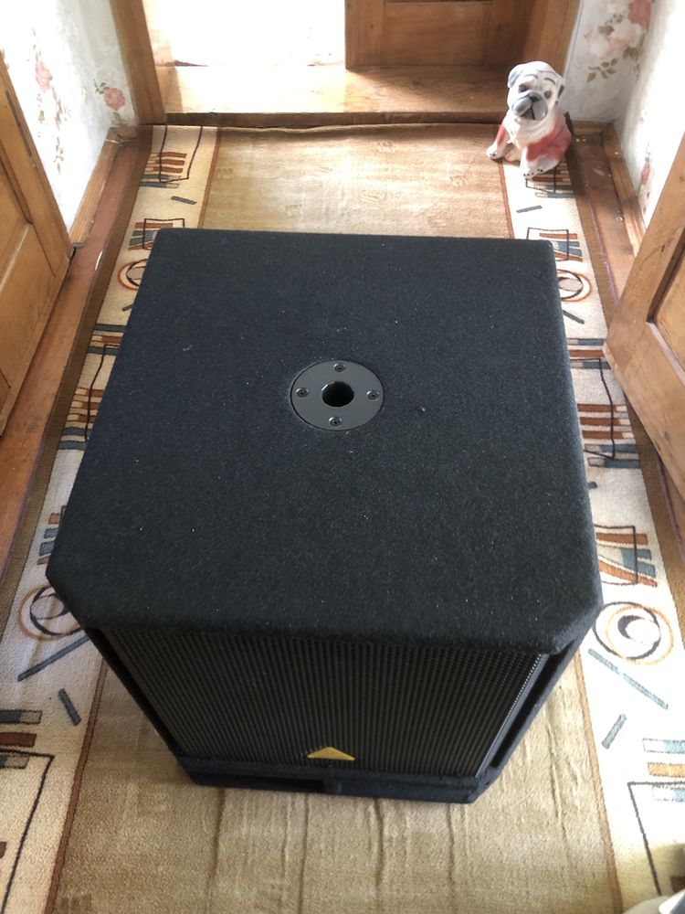 Активні сабвуфери Behringer VQ1800d