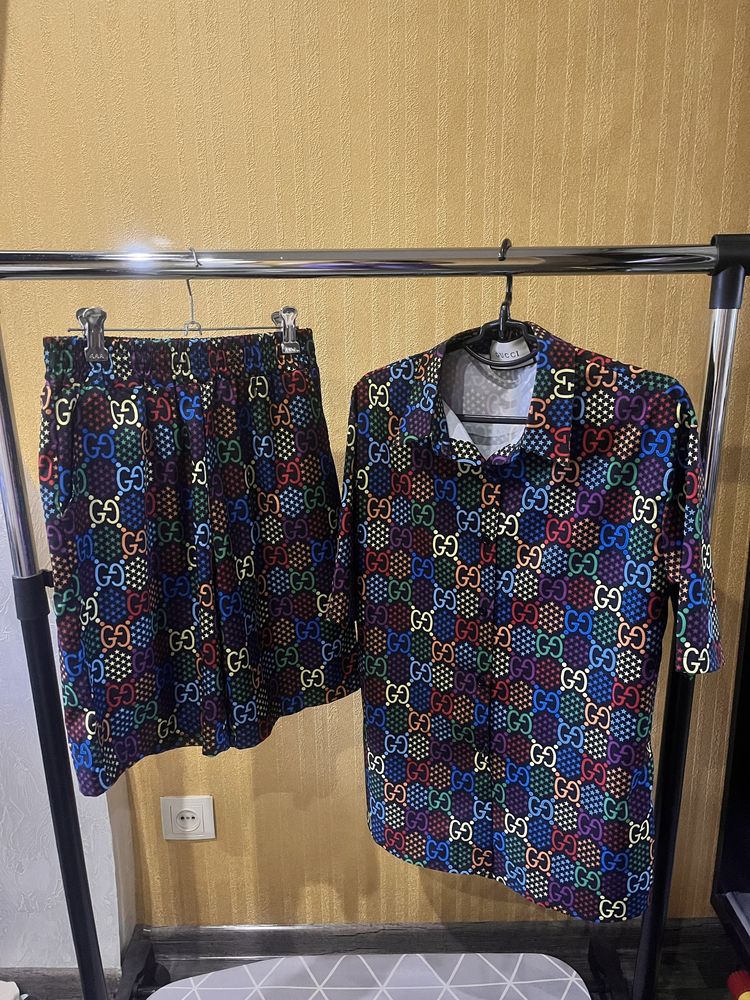 Костюм Gucci на д/ж, р.42-44. Оригинал.Состояние новой вещи.