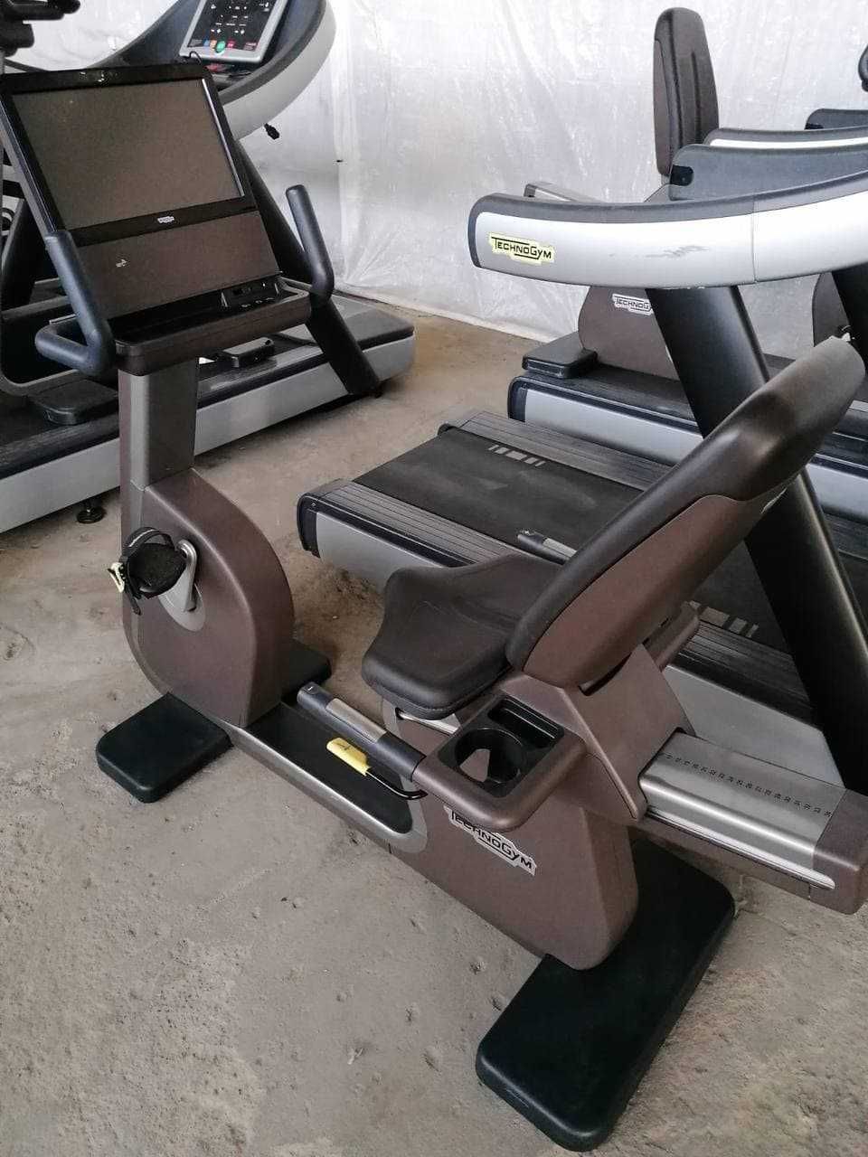 Велотренажер горизонтальний Technogym artis recline