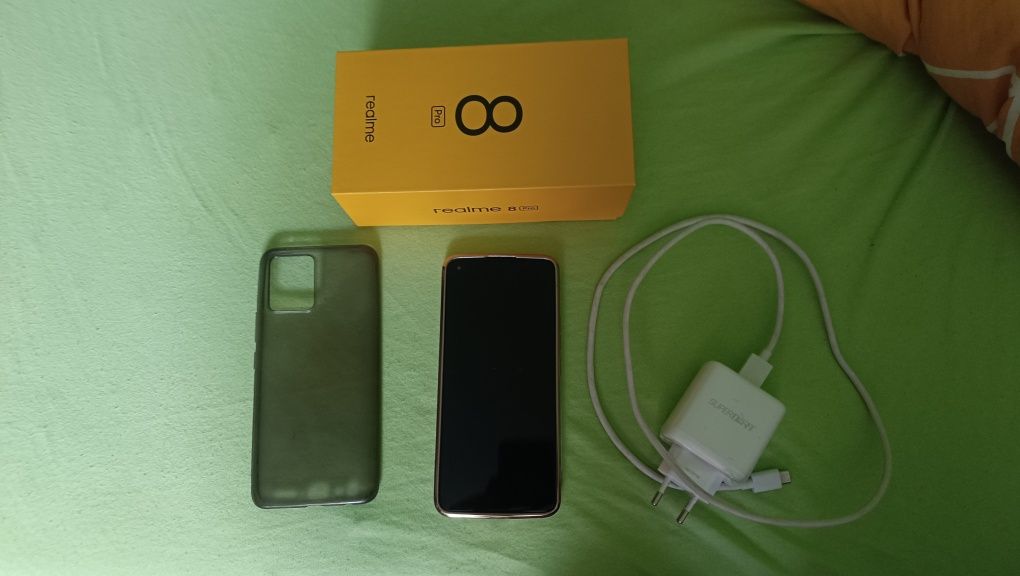 Realme 8 Pro 108 mp 8GB RAM 128GB + 2x etui