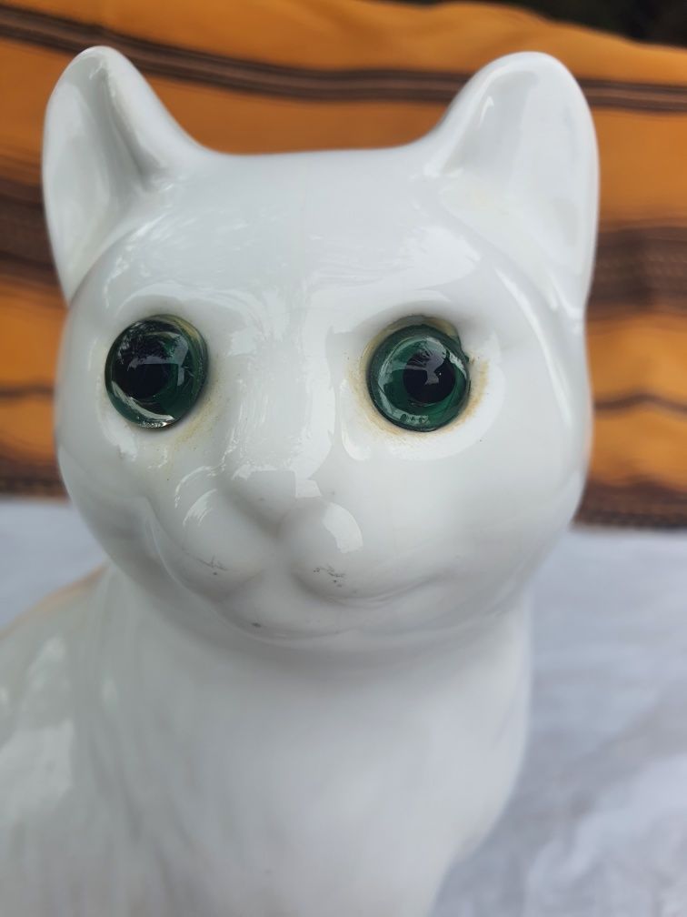 Figurka ceramiczny portugalski kotek.