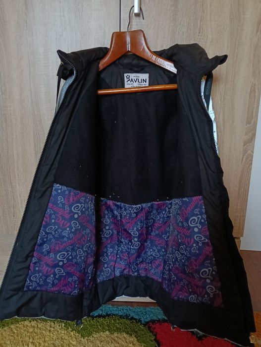 Продам куртку на дівчинку.