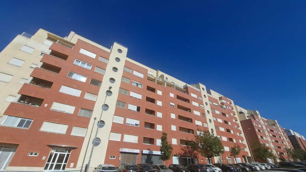 Apartamento T2 - Lisboa - Lumiar - Terraço e Garagem