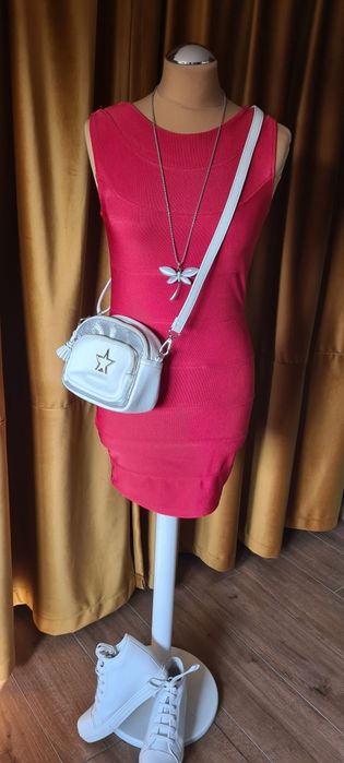 Czerwona ołówkowa mini bandażowa sukienka