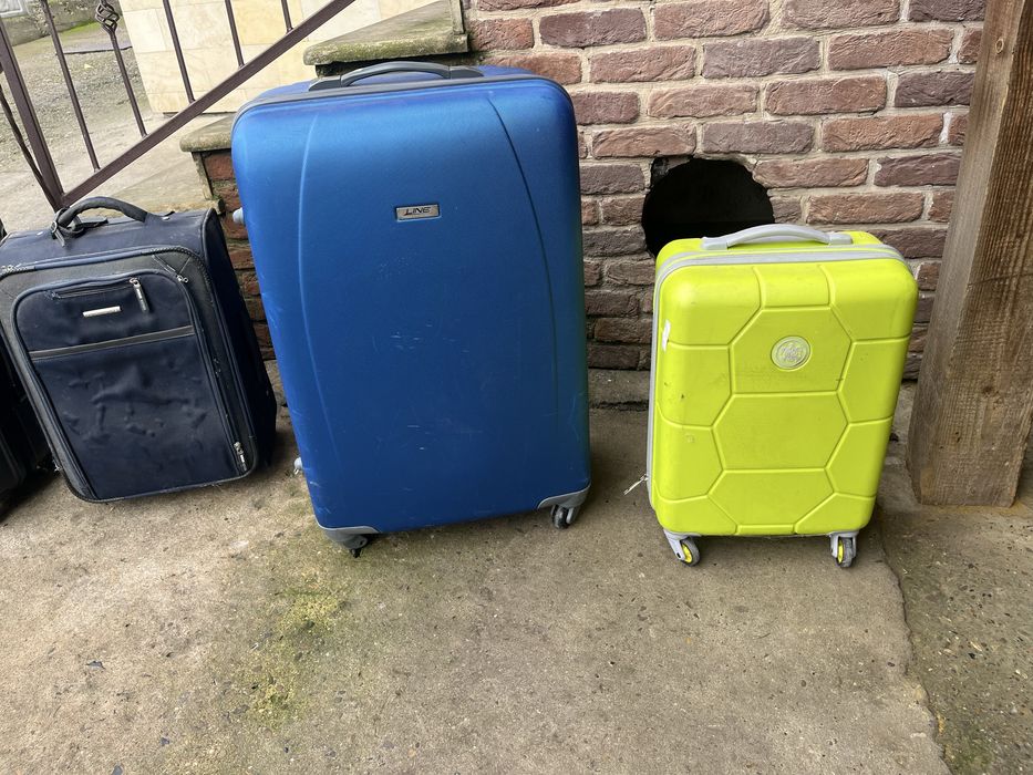 Продам чемодани на колесах