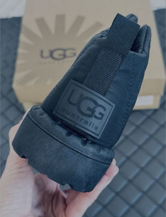 Женские зимние черные термо дутики Ugg
