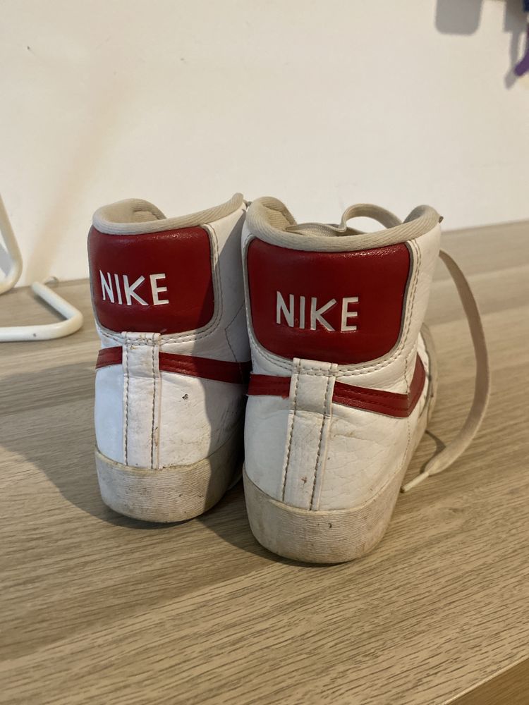 Ténis Nike Vermelhos