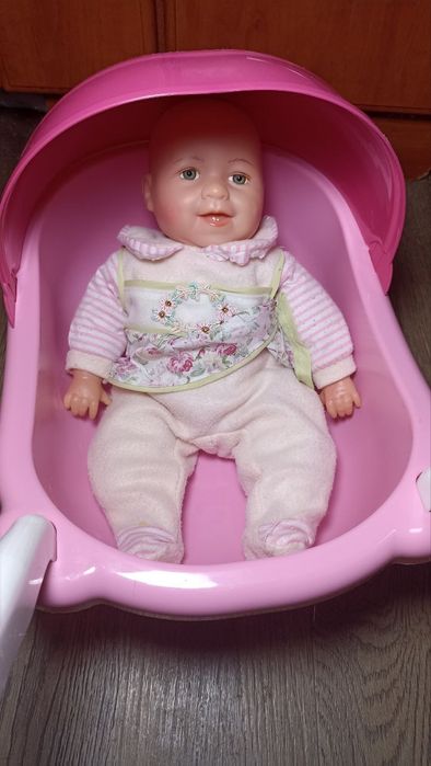 Коляска с куклой и пупсом