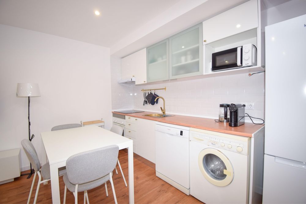 T3 Remodelado e mobilado - Atelier convertido em habitação