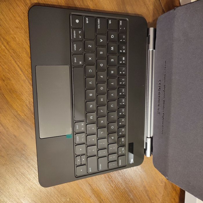 Magnetyczna klawiatura z etui do iPad Pro 11" (2024) – Dux Ducis