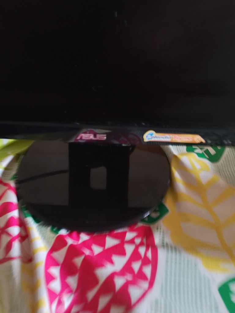 Vendo monitor marca Asus cor preto WS