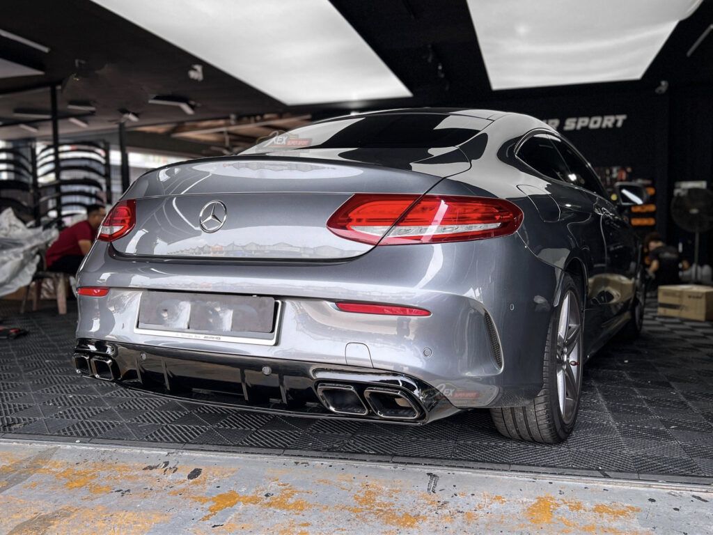 Mercedes W205 Coupe Dyfuzor Tylnego Zderzaka Splitter C63 Look Czarny