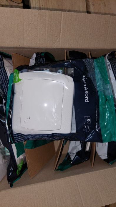 Włącznik schodowy biały Simon Akord 8szt.