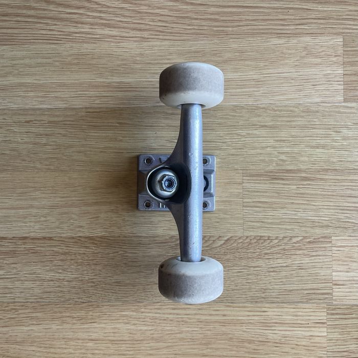 Thunder 147 team truck (polished) 8” / Bones Tucker Big Fish 32”