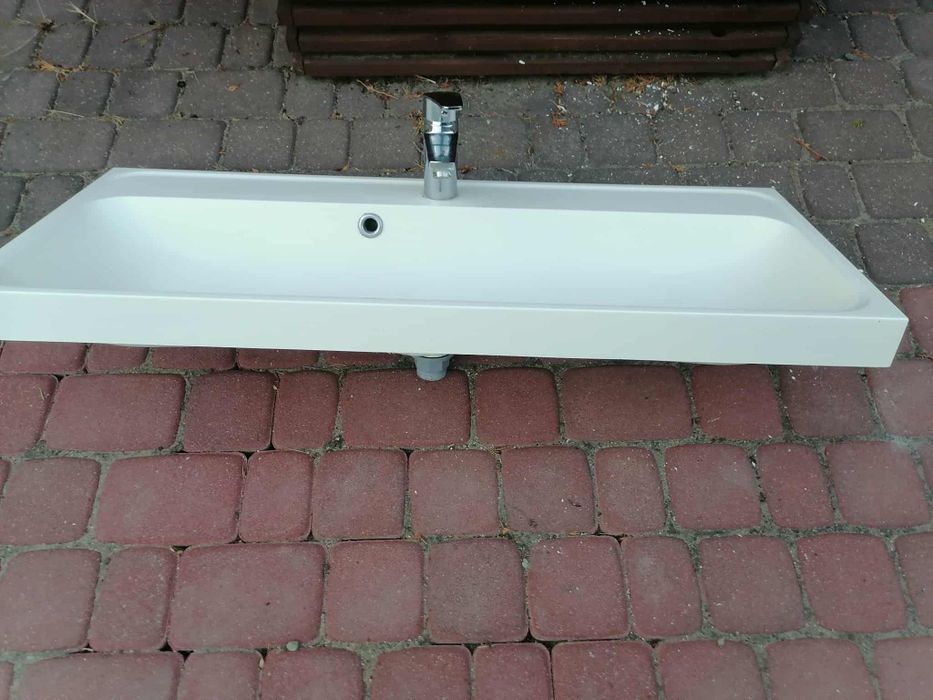 Umywalka łazienkowa z baterią