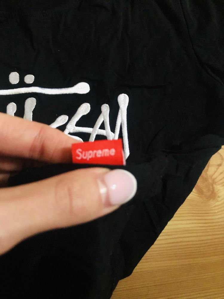 Czarny tshirt supreme s