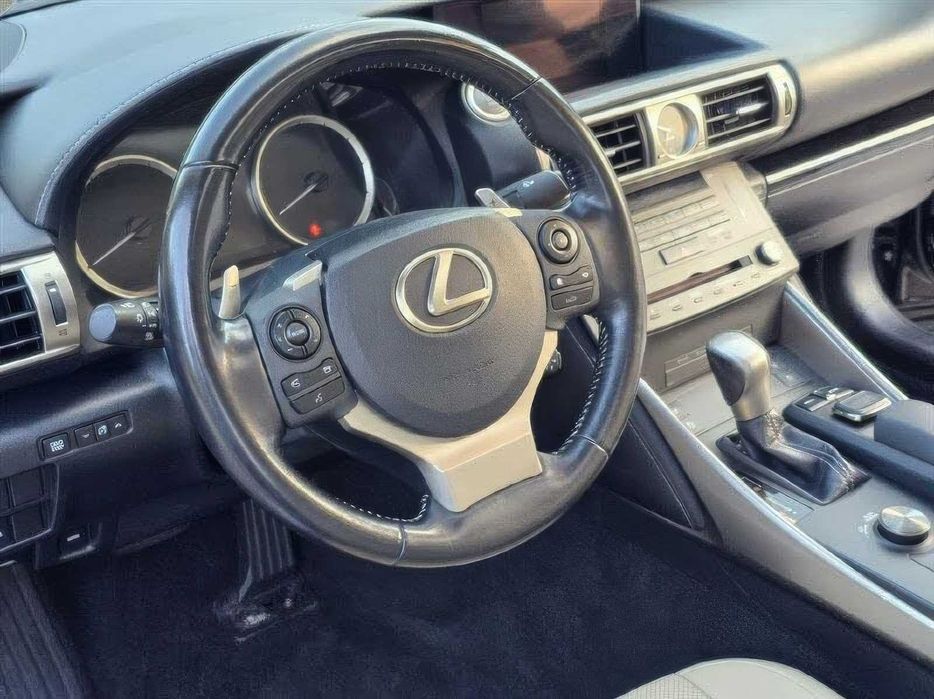 Lexus IS 200t      2016