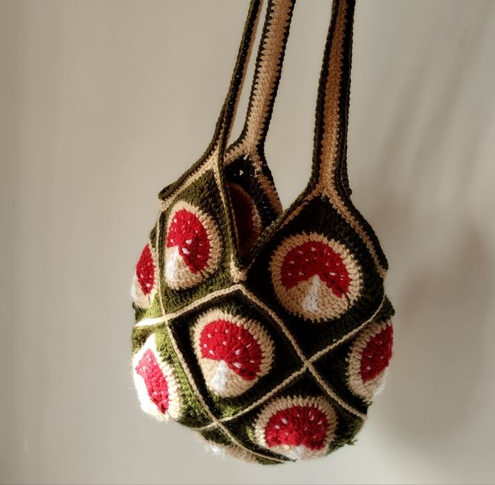 Шопер з мухоморами