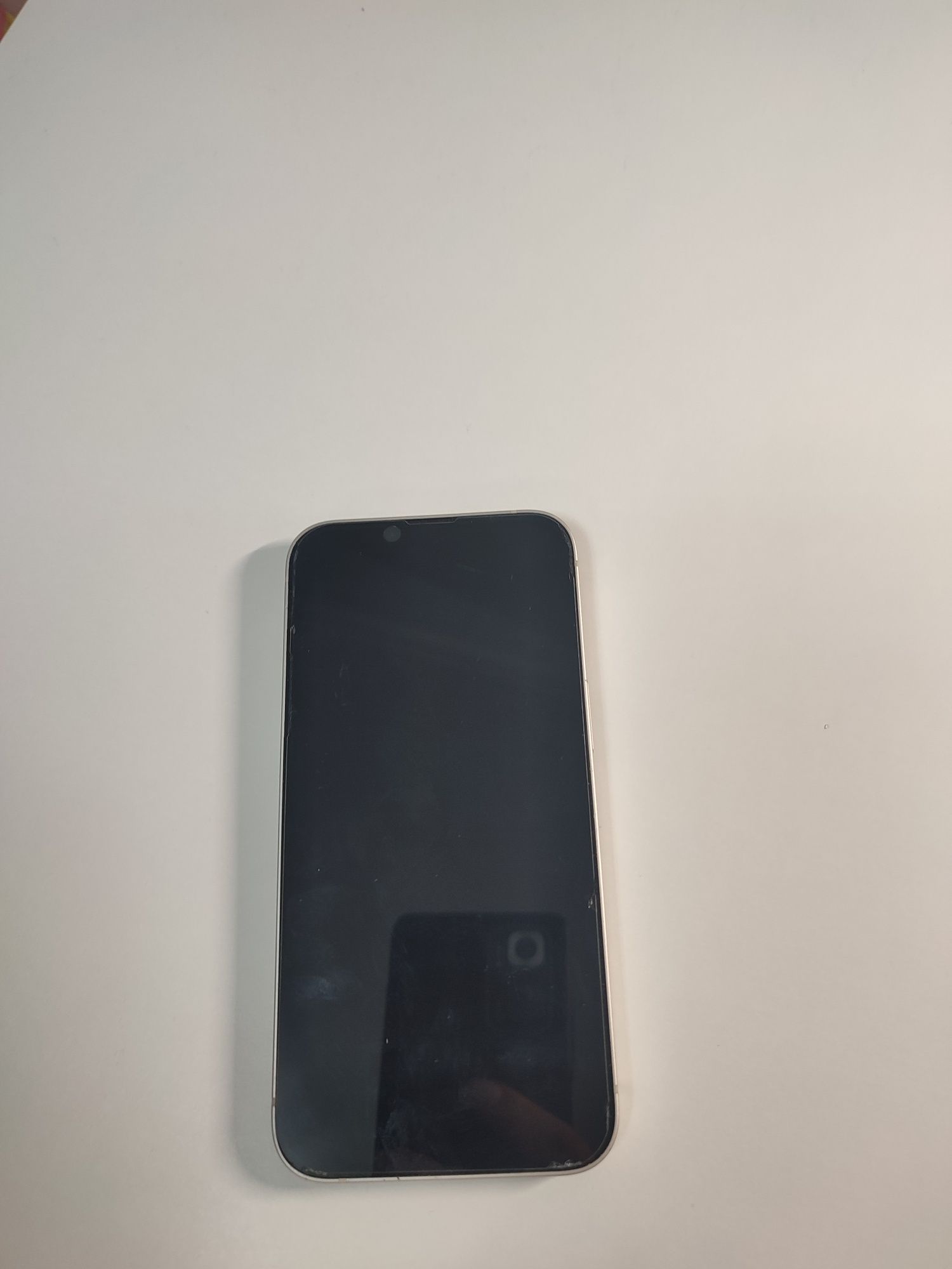 Apple Iphone 13 128G white Neverlock 
Стан 10/10 (мінімальні сліди ко