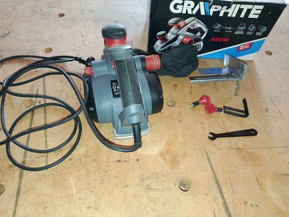 Strug elektryczny Graphite 59G678