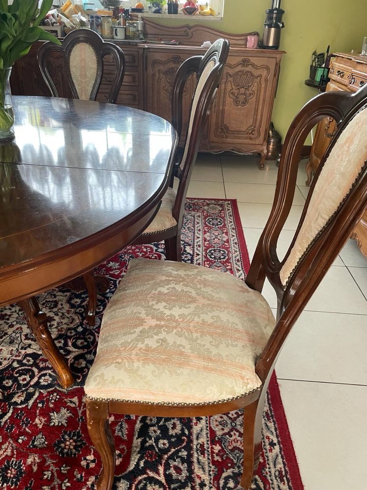 Stół z krzesłami w stylu Ludwika