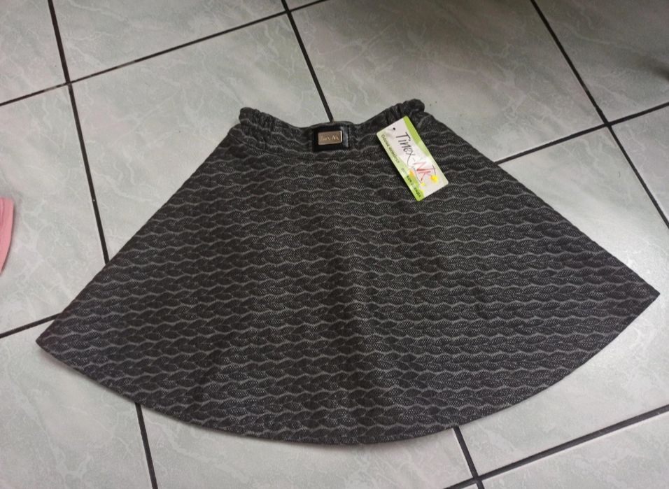 Spódniczka dziewczęca  na podszewce 128 cm
