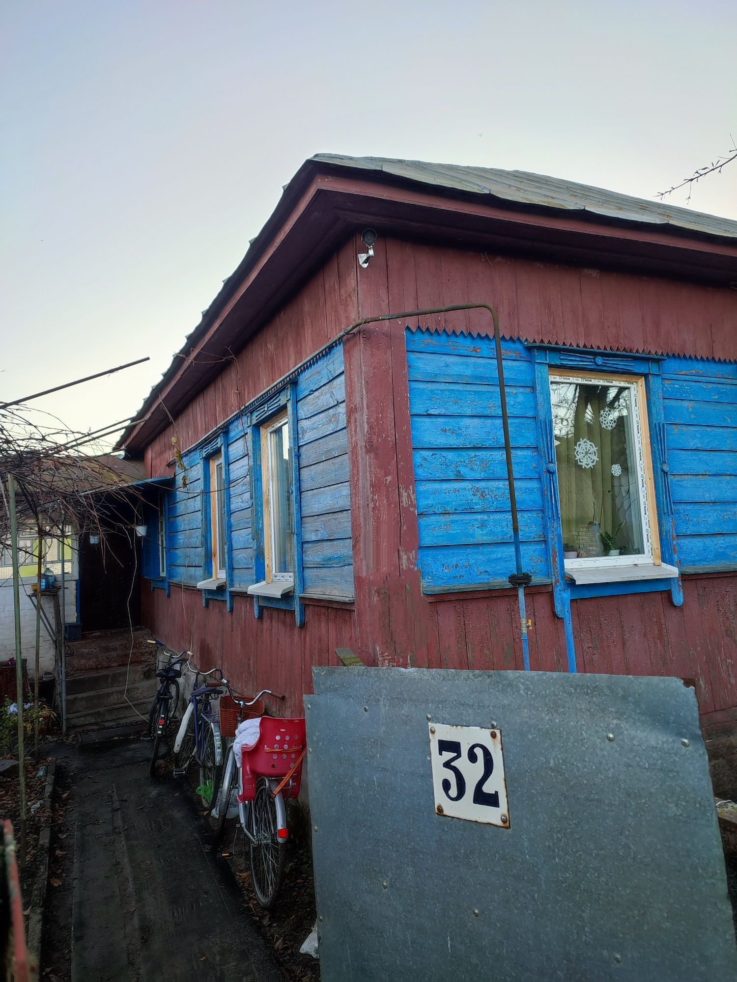 Продається будинок в житловому стані.