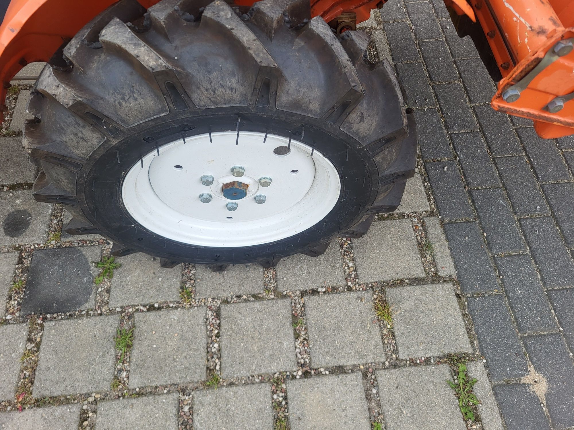 Traktorek Kubota Bulltra B10
