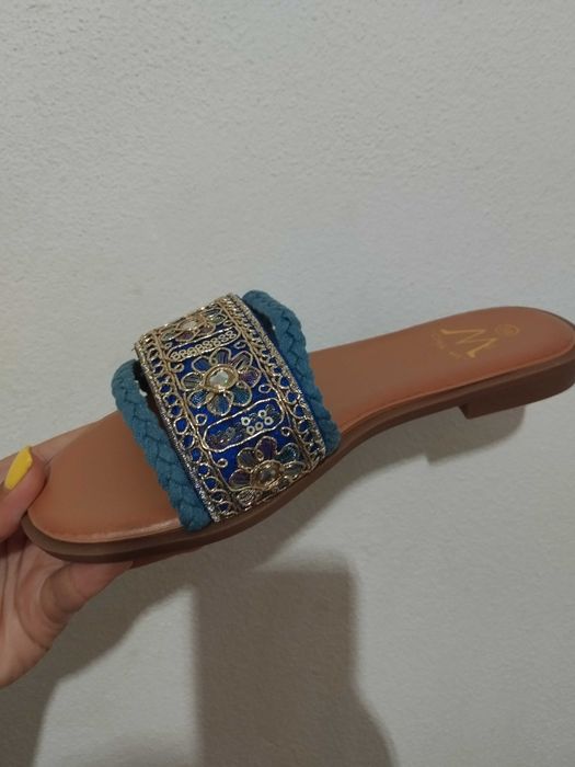 Chinelos modelo Indiano todos trabalhados em azul