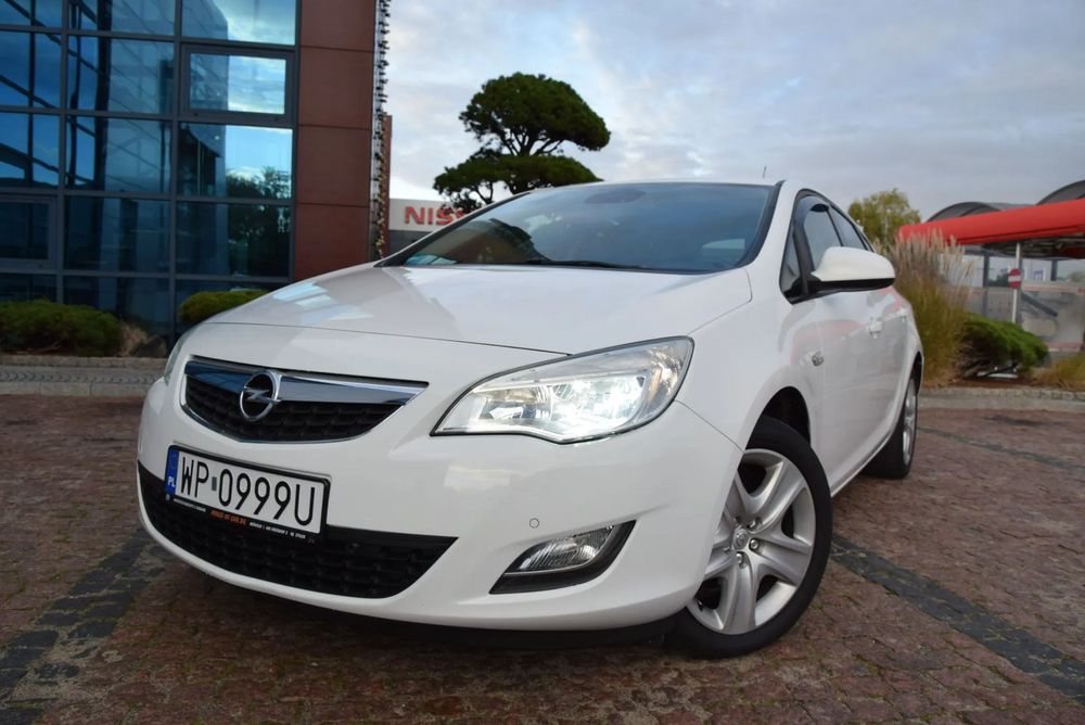 Opel Astra Z Niemiec Zarejestrowany 120KM Benzyna klima AUX Podgrz kierow fotele