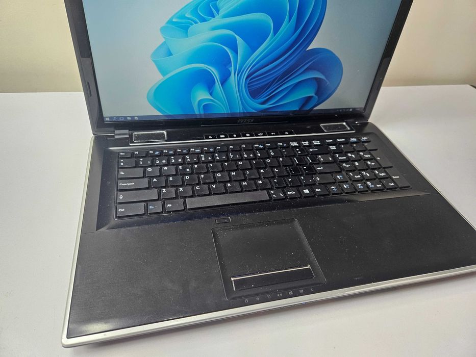 Laptop GAMINGOWY MSI 17' 4K i7 8x3.30/16GB RAM/KARTA GRAFICZNA 4GB/ssd