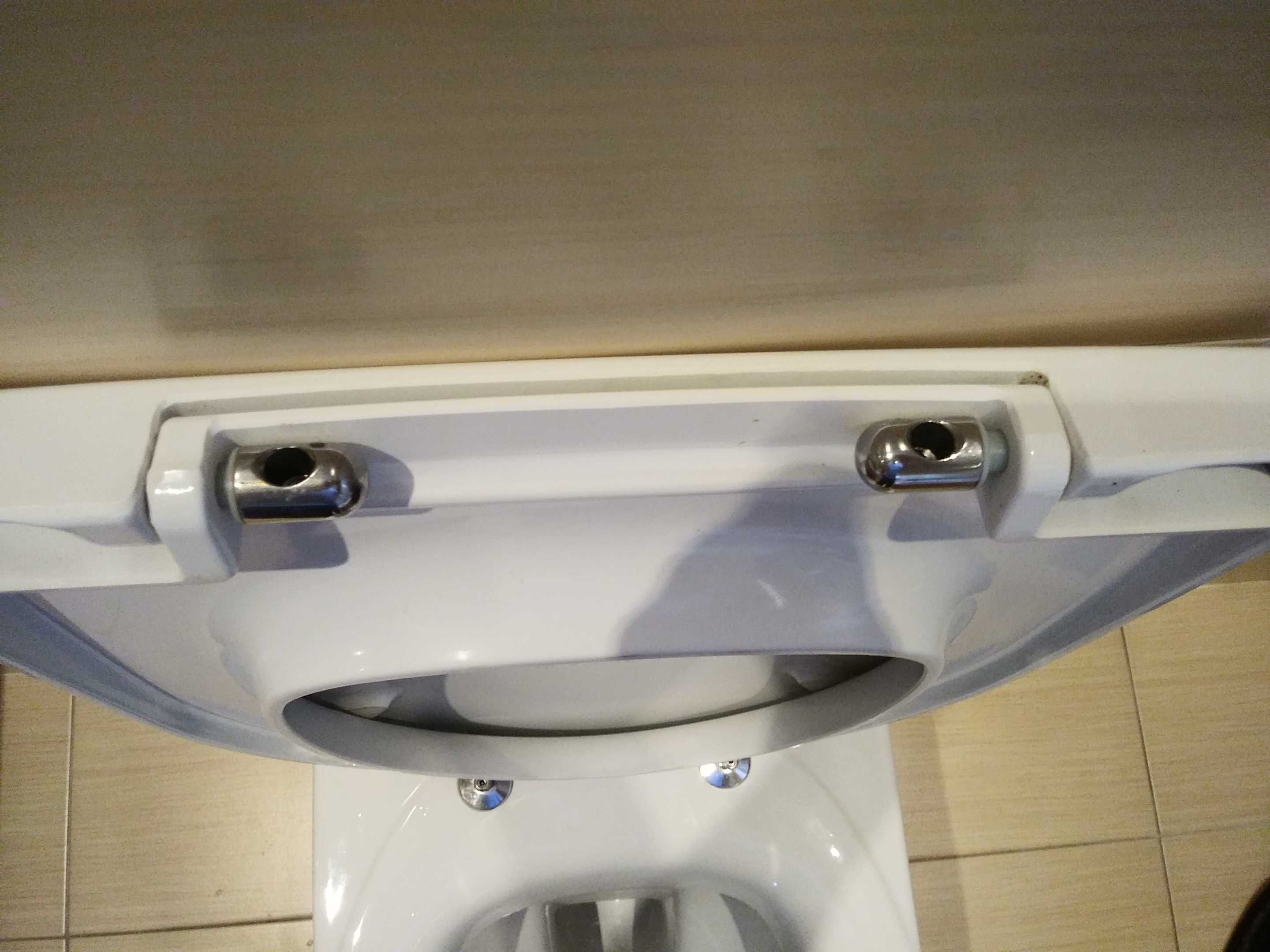 monia Wc toaleta wisząca z klapą Laufen